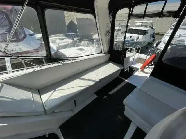 Meridian 490 Pilothouse