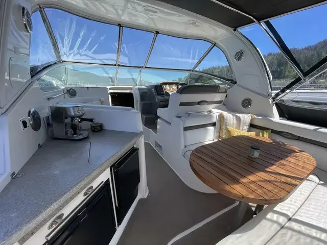 Rinker 350 Express Cruiser