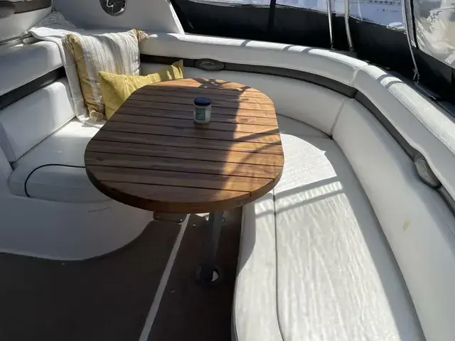 Rinker 350 Express Cruiser