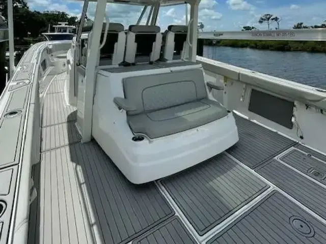 Pursuit 378 Sport