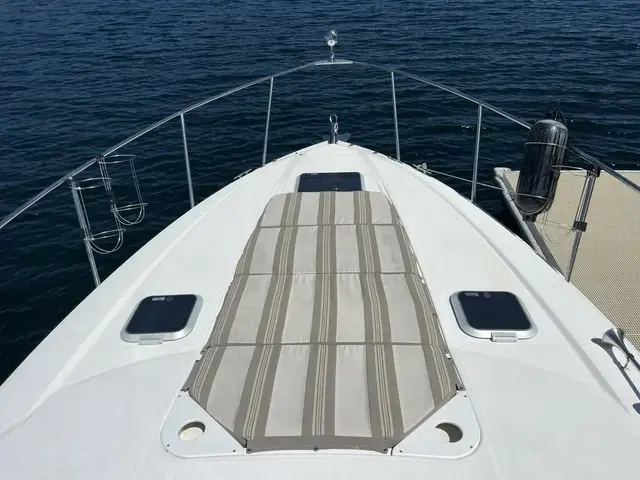 Rinker 350 Express Cruiser