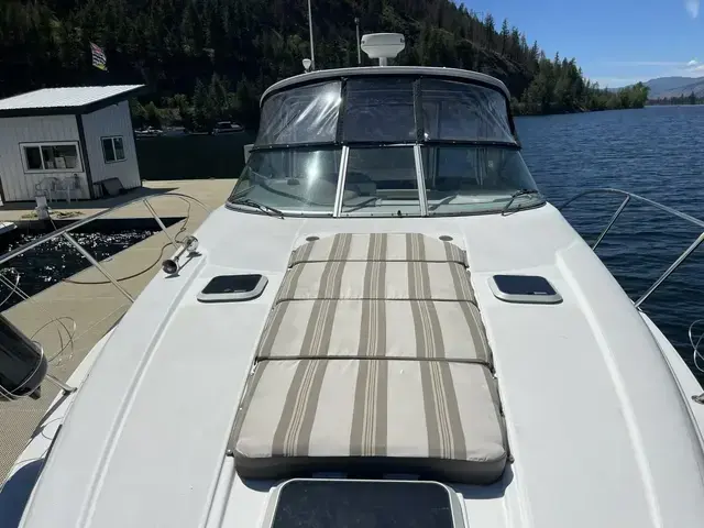 Rinker 350 Express Cruiser