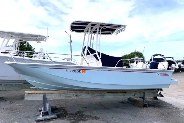 2019 Boston Whaler 190 montauk