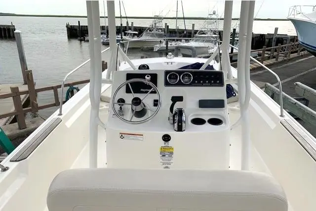 2019 Boston Whaler 190 montauk