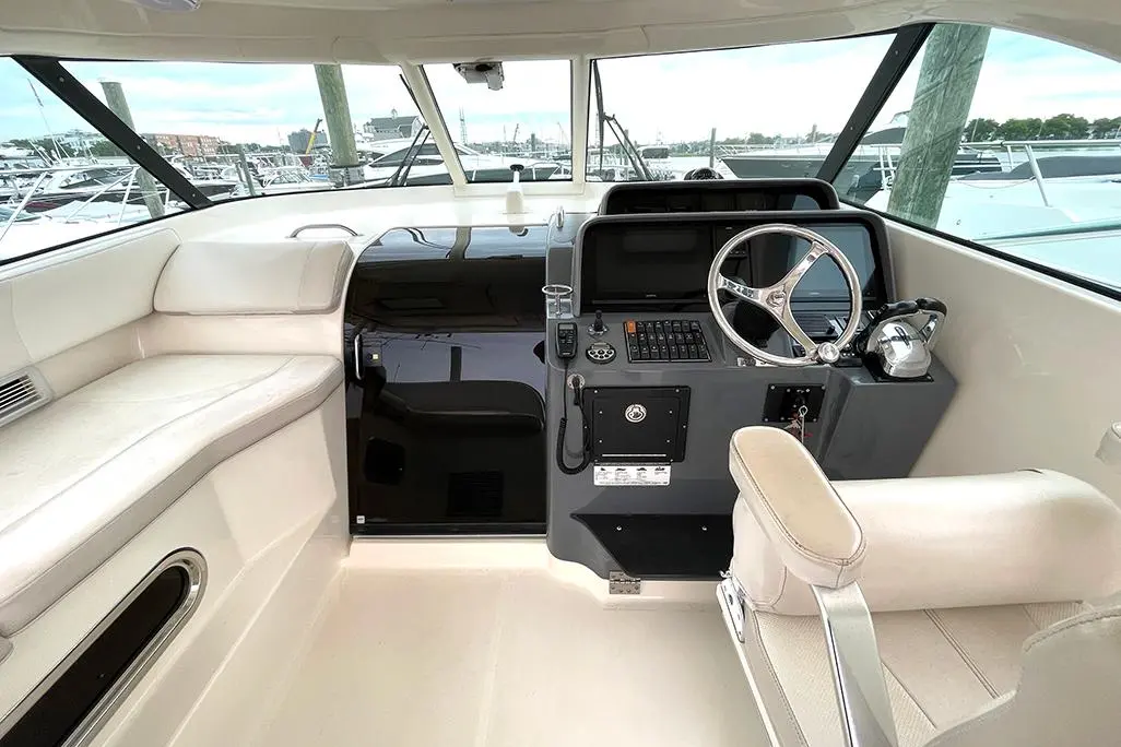 2009 Pursuit 375 offshore