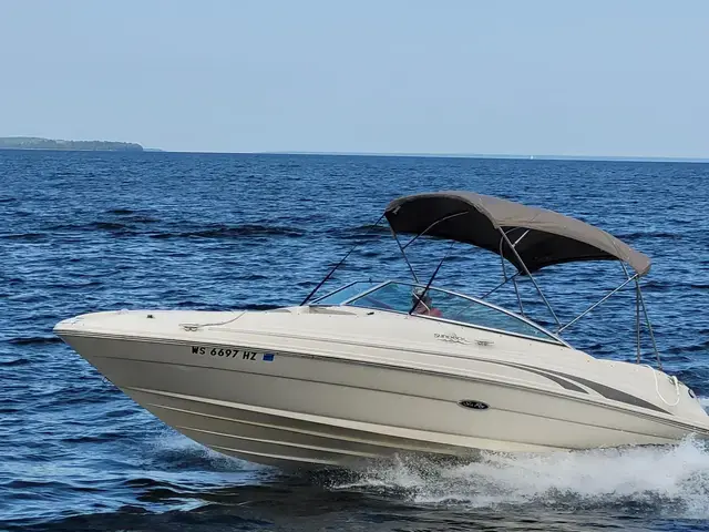 Sea Ray 220 Sundeck