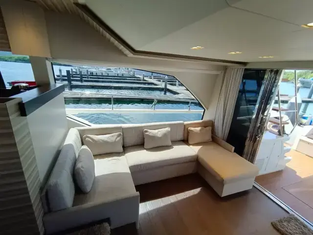 Ferretti Yachts 670