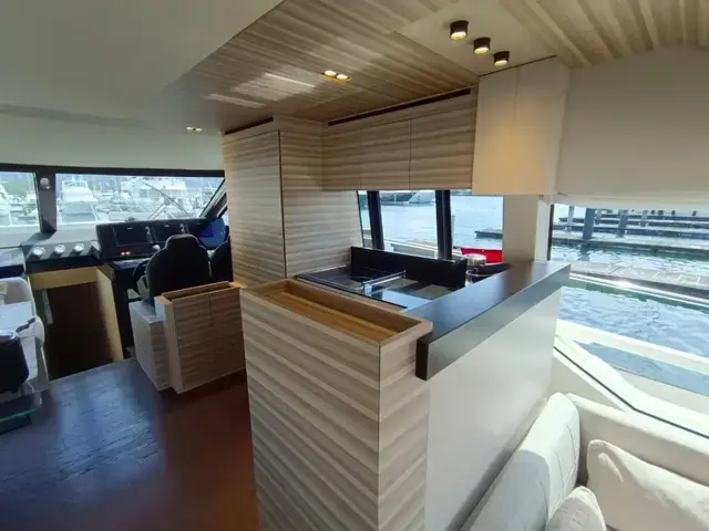 Ferretti Yachts 670