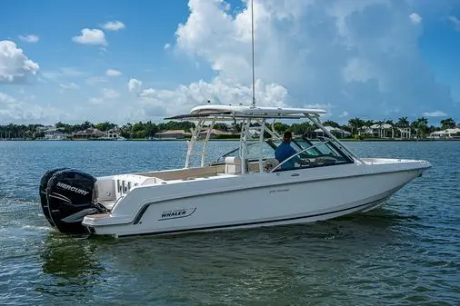 2018 Boston Whaler 270 vantage