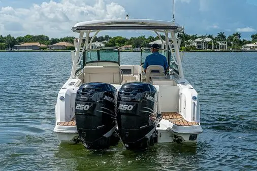 2018 Boston Whaler 270 vantage