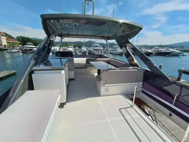 Ferretti Yachts 670