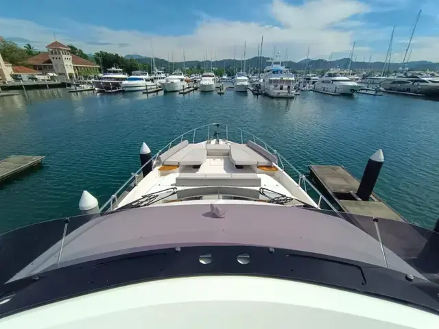 Ferretti Yachts 670