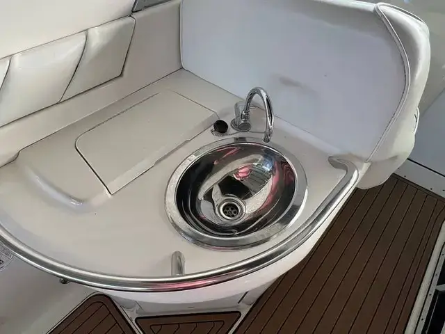 Sea Ray Sundancer 330