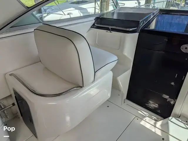 Sea Ray 350 Express Cruiser