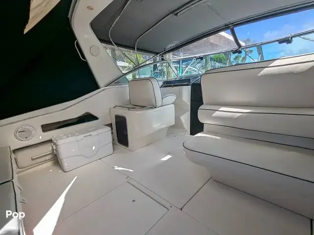 Sea Ray 350 Express Cruiser