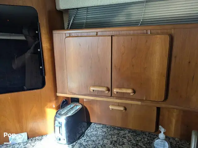 Sea Ray 350 Express Cruiser