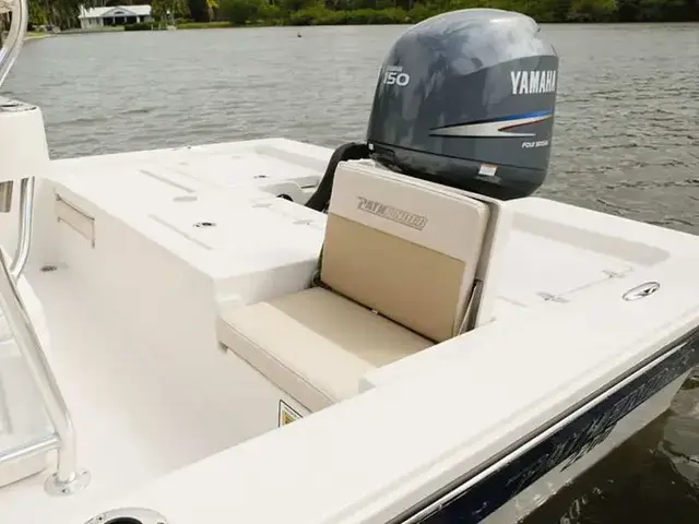 Pathfinder Boats 2200 TRS