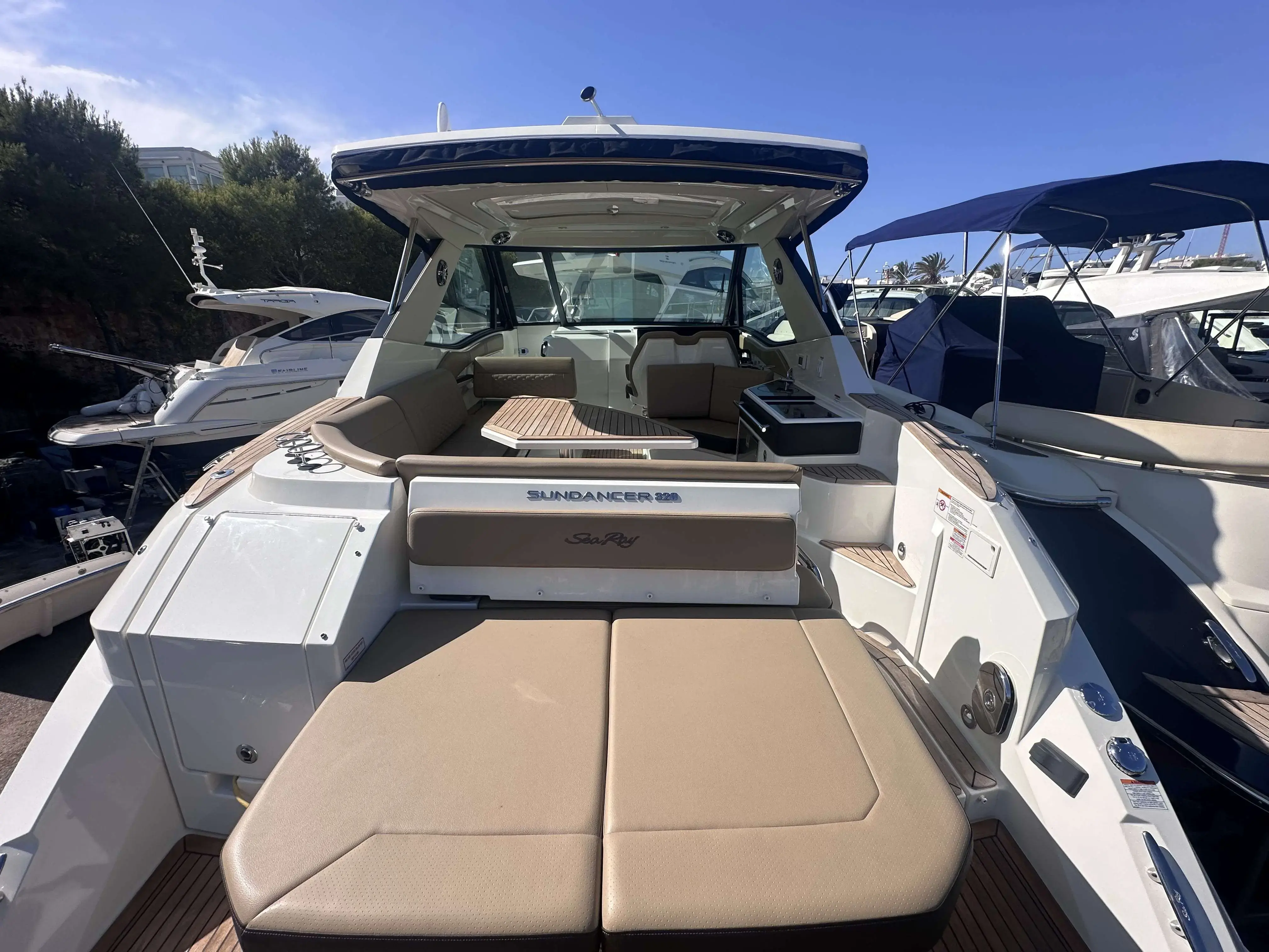 2022 Sea Ray 320 sundancer