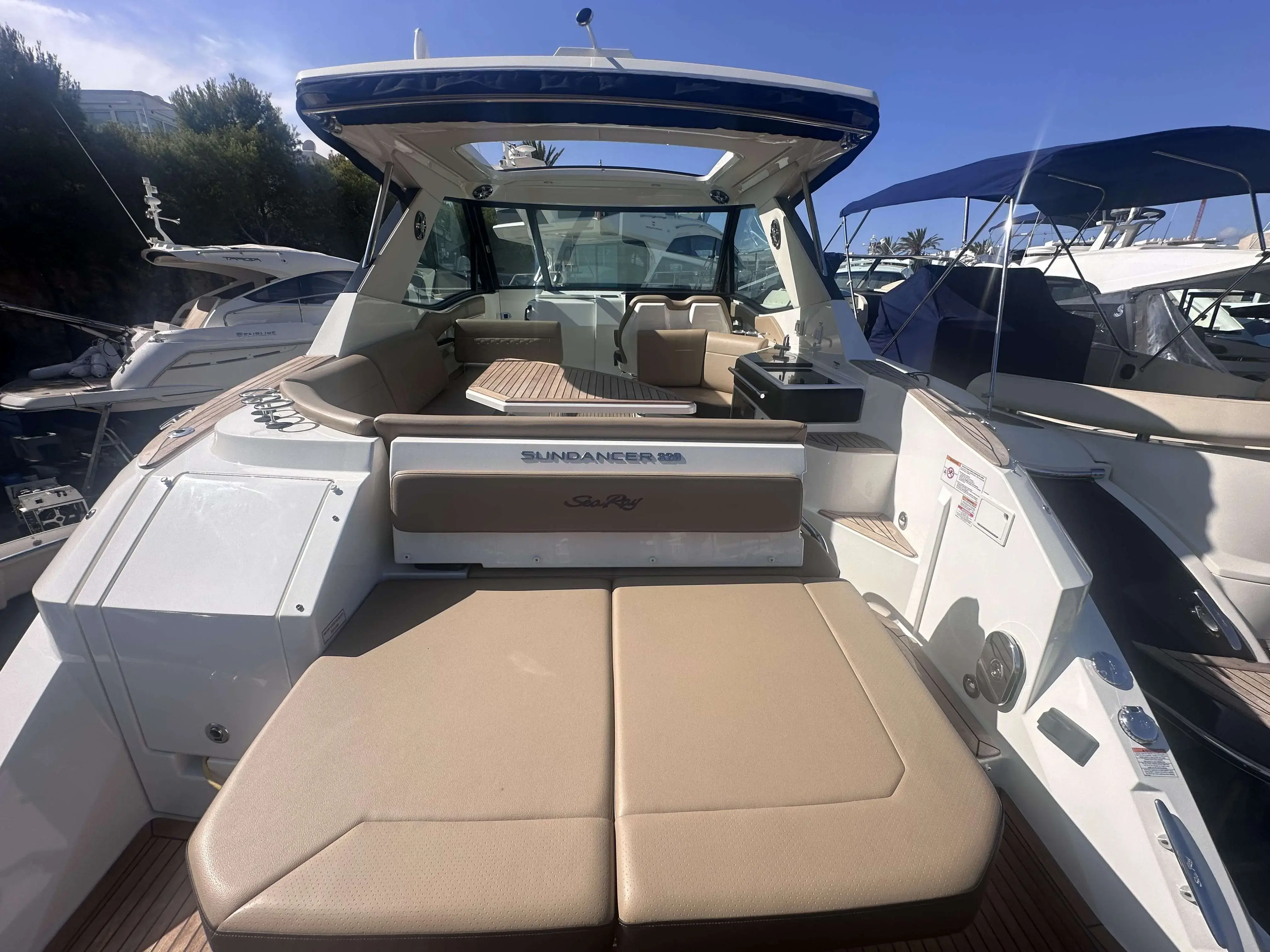 2022 Sea Ray 320 sundancer