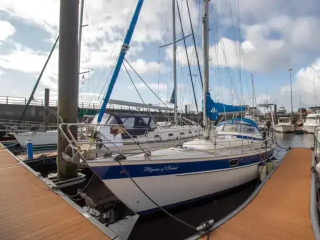 Hallberg Rassy 352