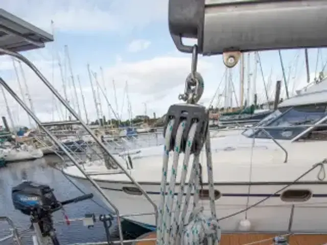 Hallberg Rassy 352