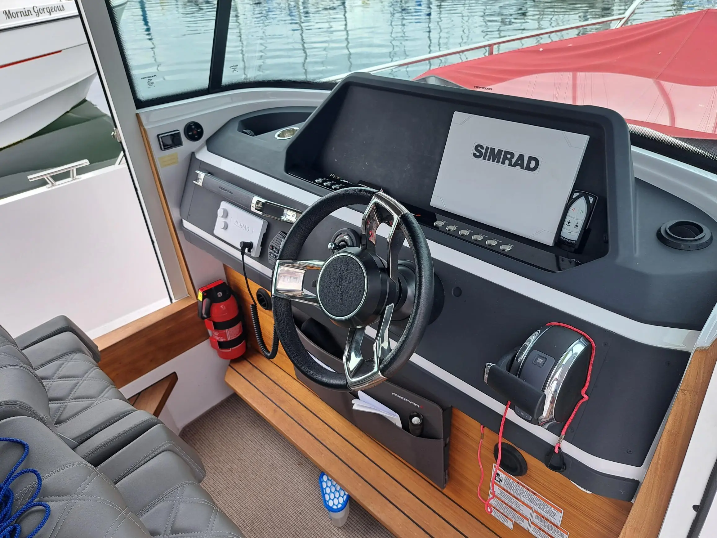 2021 Axopar 28 cabin