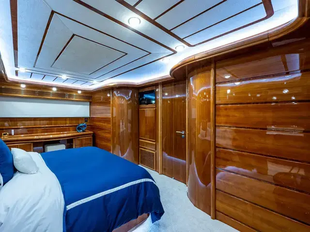 Ferretti Yachts 94'