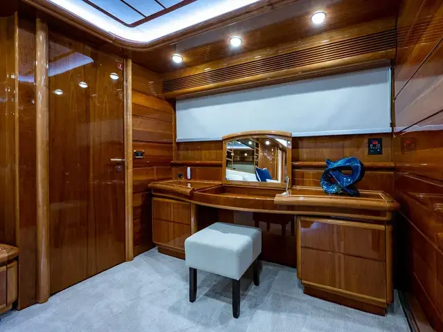 Ferretti Yachts 94'