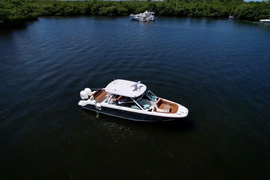 2017 Boston Whaler 32