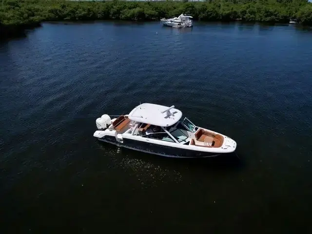 Boston Whaler 32