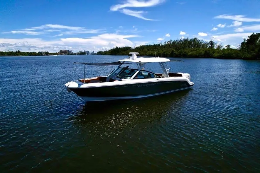 2017 Boston Whaler 32