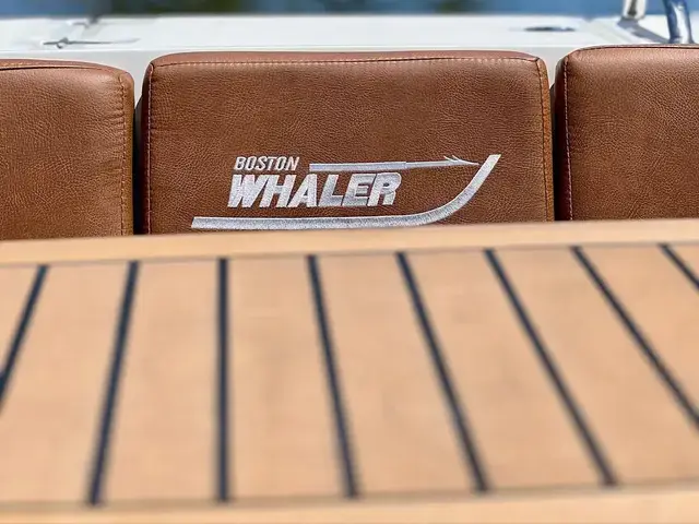 Boston Whaler 32