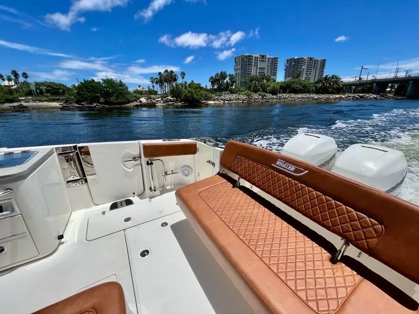 2017 Boston Whaler 32