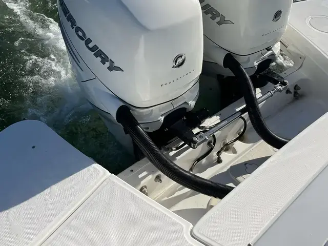 Boston Whaler 32