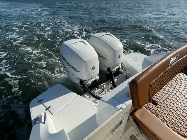 Boston Whaler 32