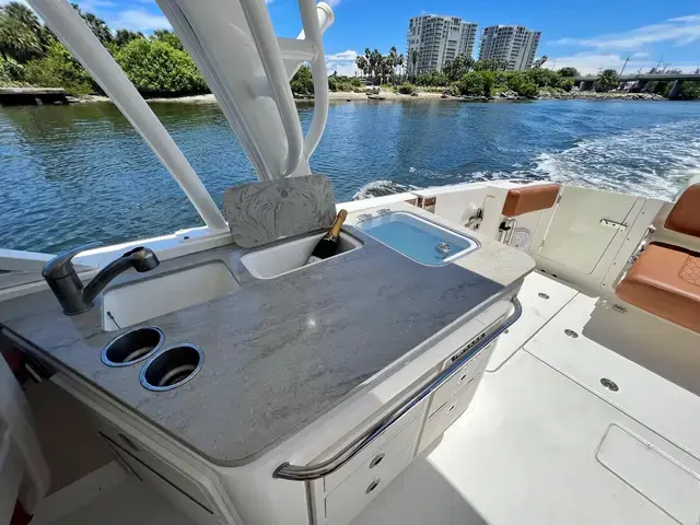 Boston Whaler 32