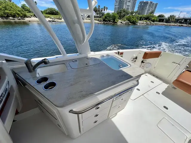 Boston Whaler 32