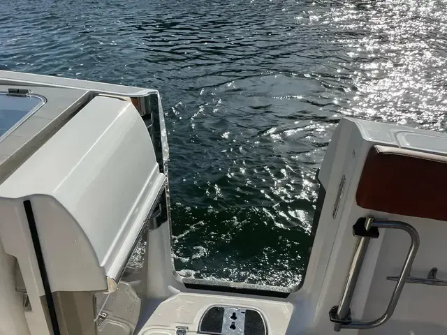 Boston Whaler 32