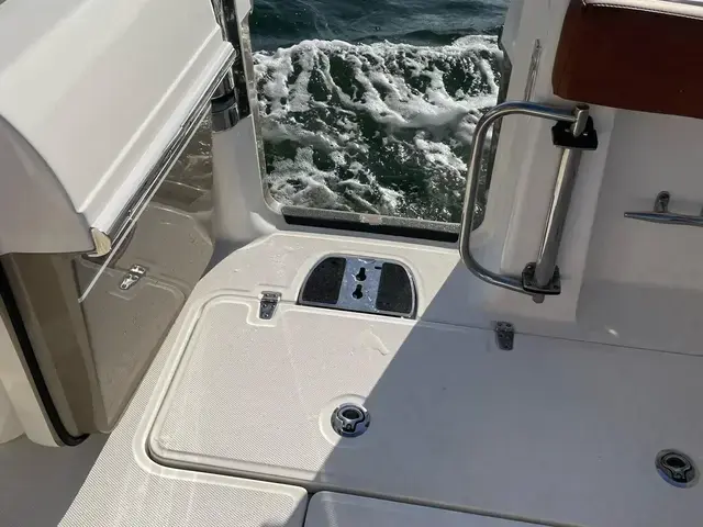 Boston Whaler 32