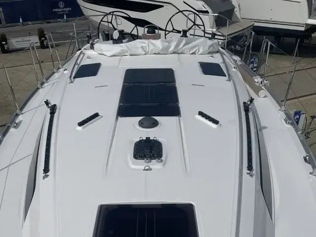 Bavaria Cruiser 37