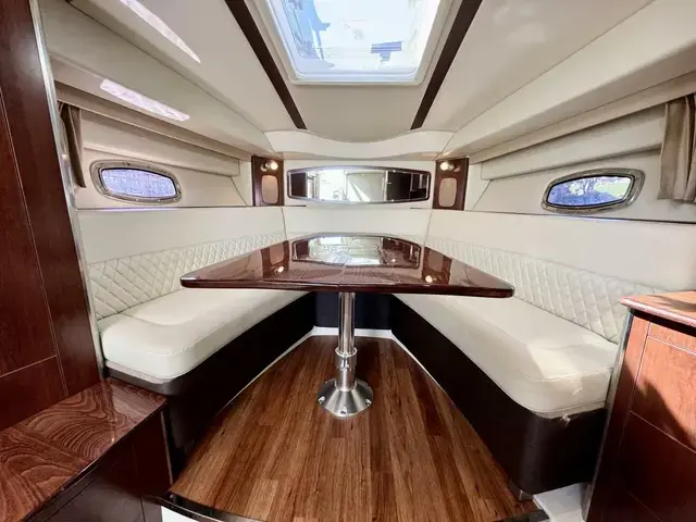 Chaparral 330 Signature