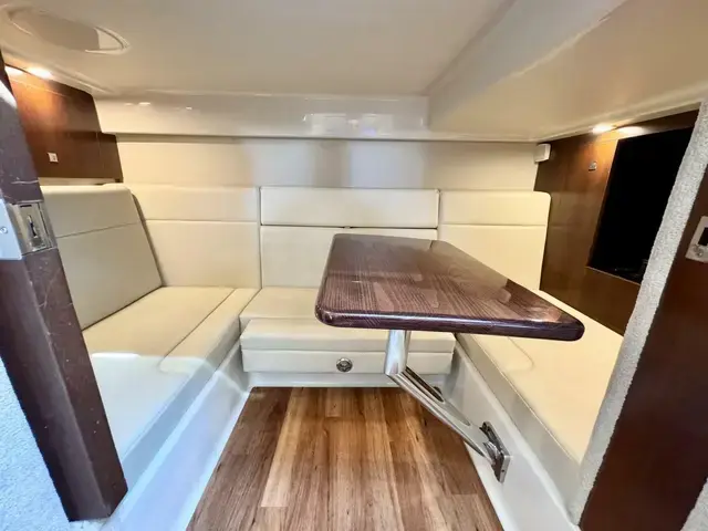 Chaparral 330 Signature