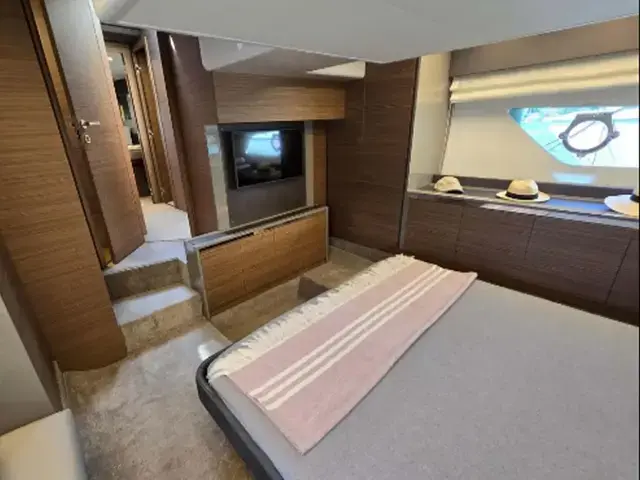 Ferretti Yachts 450