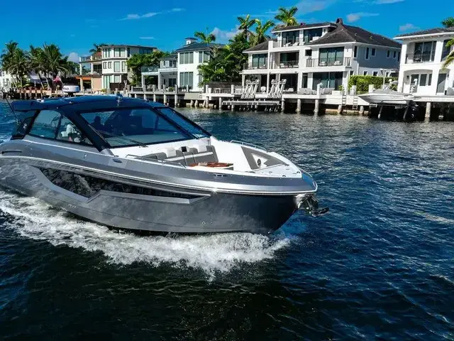 Cruisers Yachts 42'