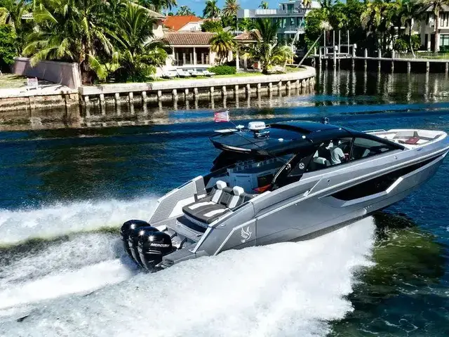 Cruisers Yachts 42'