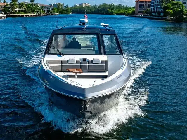 Cruisers Yachts 42'