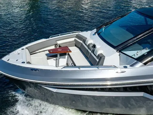 Cruisers Yachts 42'