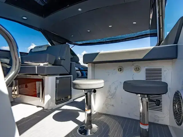 Cruisers Yachts 42'