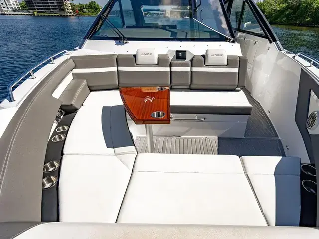 Cruisers Yachts 42'