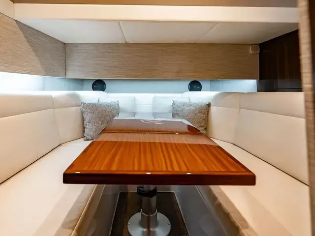 Cruisers Yachts 42'